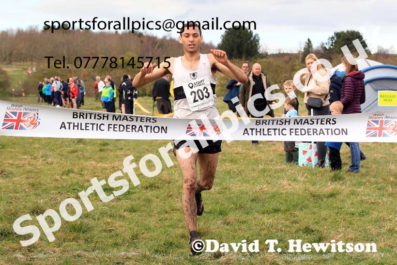 Men 35 to 60 in the 2023 BMAF Cross Country Champs., Wallsend. Photo: David T. Hewitson/Sports for All Pics